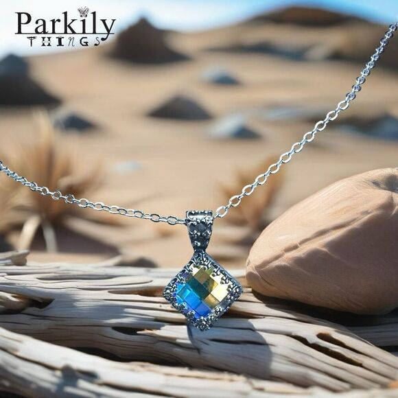 Handcrafted necklace with Swarovski crystal and chain - Picture 1 of 5